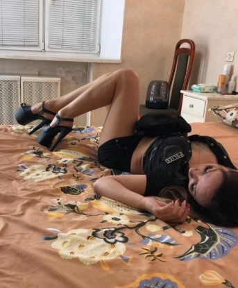 💋
🔥 В моих объятиях ты раскроешься по полной, воплотив все свои желания. Мои услуги - искусное массажное дело, настоящие эротические эксперименты, оранжевые мечты. Умею быть разной и сделаю все, чтобы ты почувствовал себя удовлетворенным. 💫✨
💯 Позволь мне погрузить тебя в мир страсти и наслаждения! У тебя есть возможность оценить мои навыки, прочитав отзывы. Чувственные фото с большим количеством эмоций и моей натуральной красоты доступны только для тебя! Работаю в Москве, пригласи меня к себе и испытай незабываемый вечер. 🌹🌙
Позвони мне сейчас и ты уже не сможешь устоять... 😉✨ Еленочка